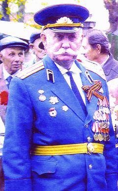 Юрий Викторович Зелинский на параде Победы в Заволжье 9 мая